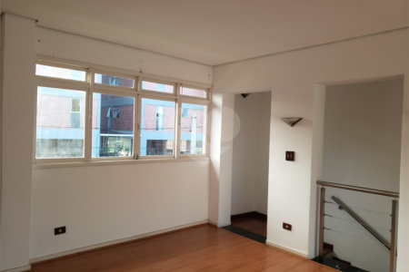 Casa à venda com 4 quartos, sendo 1 suíte,  em Vila Oliveira, Mogi das Cruzes, SP
