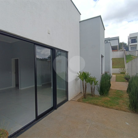 Casa à venda com 3 suítes no condomínio Altos de São Roque, São Roque - SP