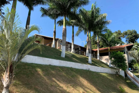 Chácara à venda ou para alugar com 5 quartos, sendo 4 suítes,  em Ouro Fino, Santa Isabel, SP