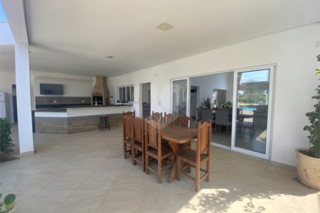 Casa à venda com 6 quartos, sendo 5 suítes, no condomínio Monte Belo, Salto - SP
