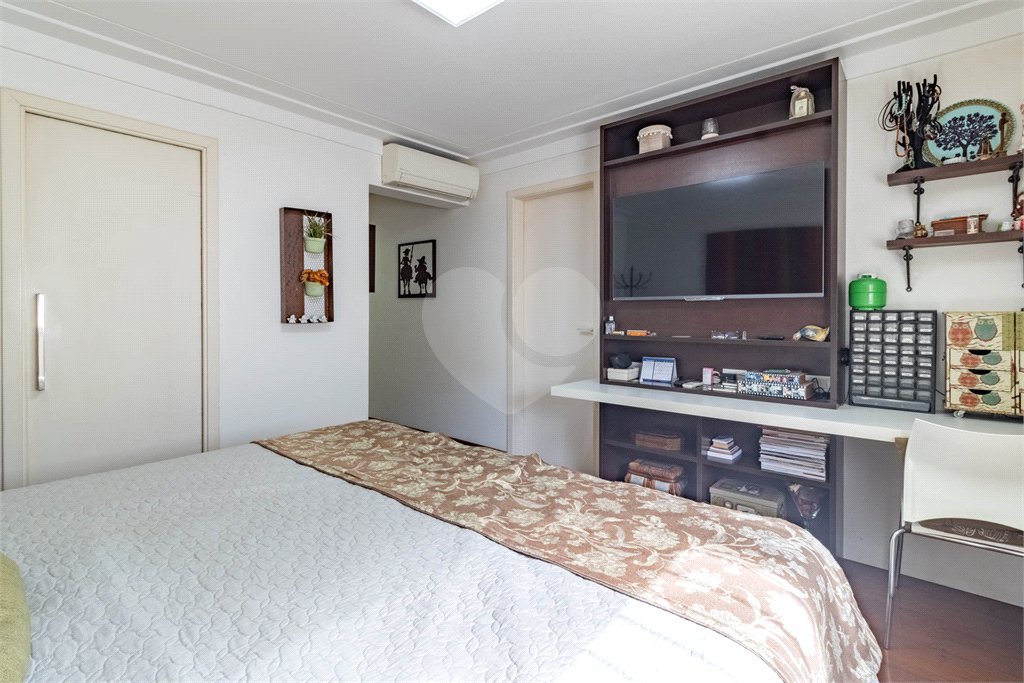 Casa à venda com 5 quartos, sendo 4 suítes, em Alto da Lapa, São Paulo, SP