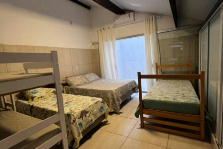 Casa à venda com 8 quartos, sendo 2 suítes, em Flórida, Praia Grande, SP