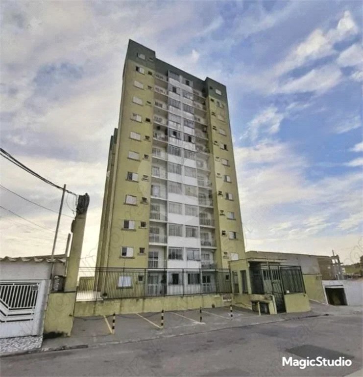 Apartamento com 50m², 2 dormitórios, 2 vagas, disponível para venda e locação, no bairro Água Chata, em Guarulhos.