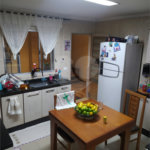 Sobrado à venda com 3 quartos, sendo 1 suíte, em Cidade Tiradentes, São Paulo, SP