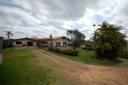 Chácara à venda com 3 quartos, sendo 1 suíte, em Capuava, São Roque, SP