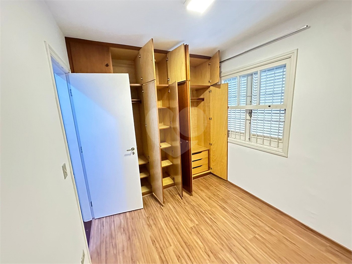 Casa à venda com 3 quartos, sendo 1 suíte, em Jardim Trussardi, São Paulo, SP