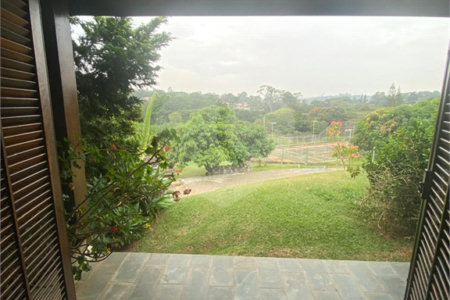 Casa à venda com 4 suítes no condomínio Vale da Santa Fé, Vinhedo - SP