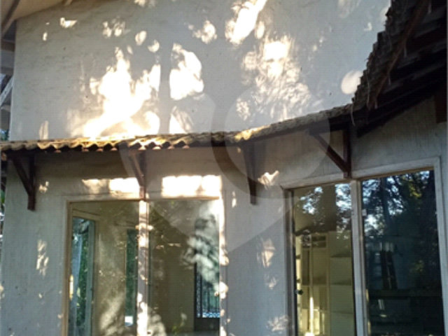 Casa à venda com 3 quartos, sendo 2 suítes,  no condomínio Gleba II, Mairiporã - SP