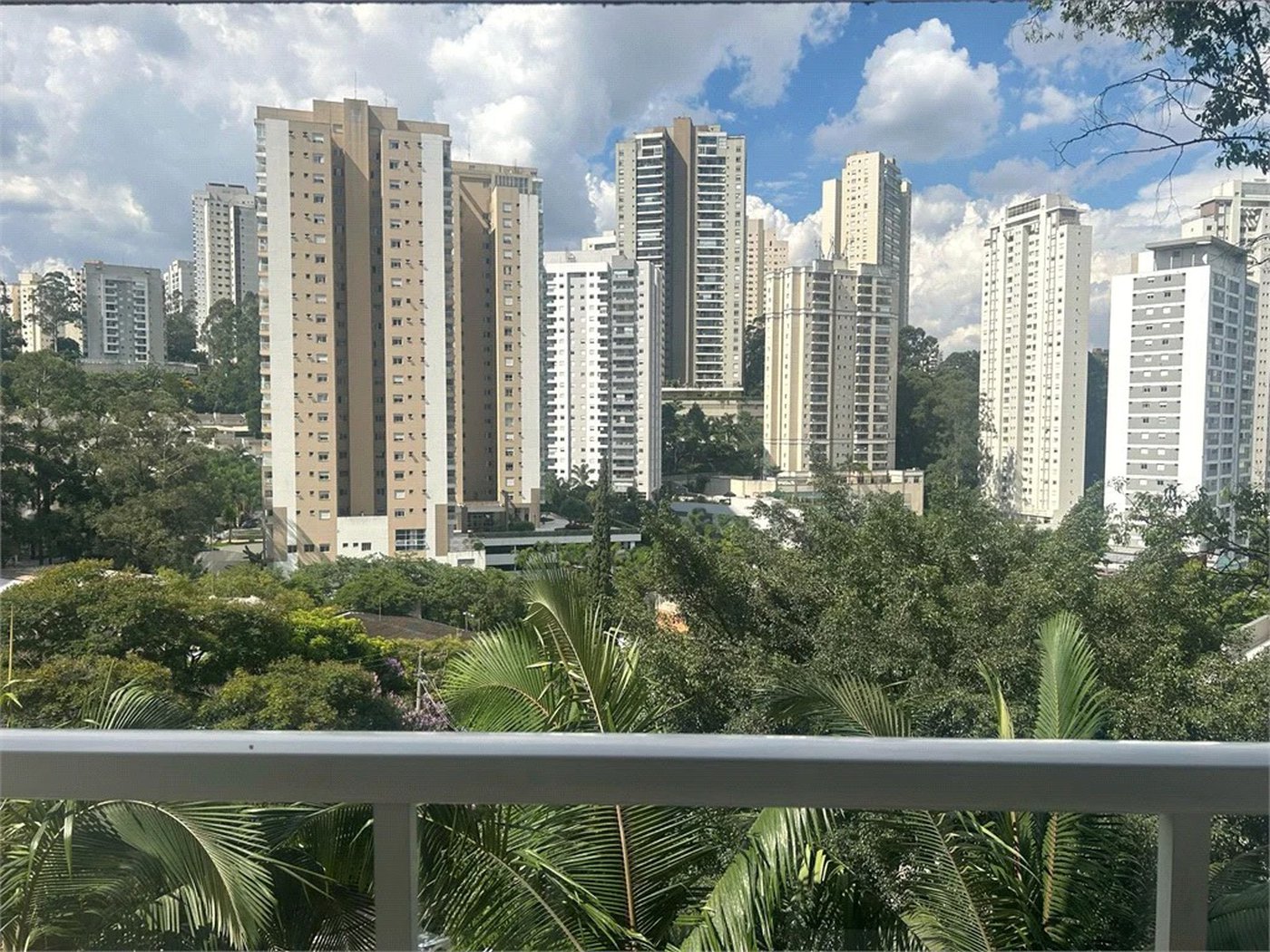 Apartamento à venda com 3 quartos, sendo 1 suíte, em Jardim Sul, São Paulo, SP