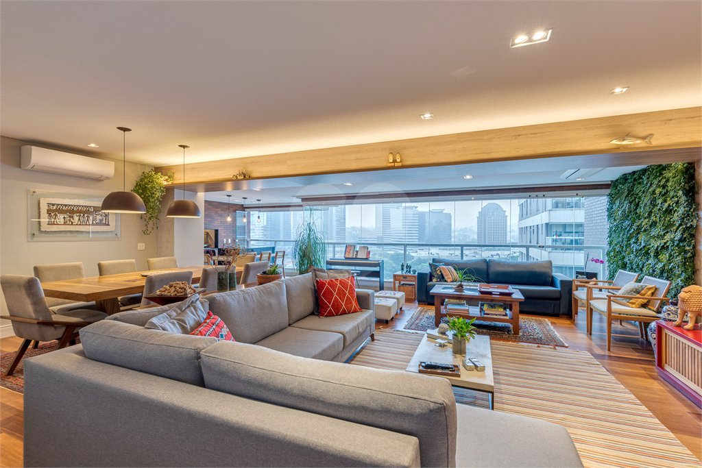 Apartamento à venda com 3 suítes em Chácara Santo Antônio, São Paulo, SP