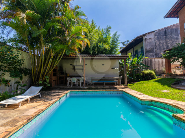 Casa de Vila à venda com 4 quartos, sendo 2 suítes,  em Alto da Boa Vista, São Paulo, SP