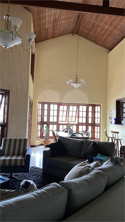 Casa à venda ou para alugar com 3 suítes no condomínio Alpes da Cantareira, Mairiporã - SP