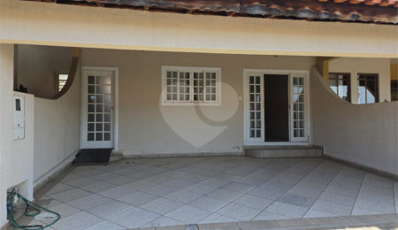 Casa à venda com 3 quartos, sendo 1 suíte, no condomínio Parque das Árvores, Sorocaba - SP
