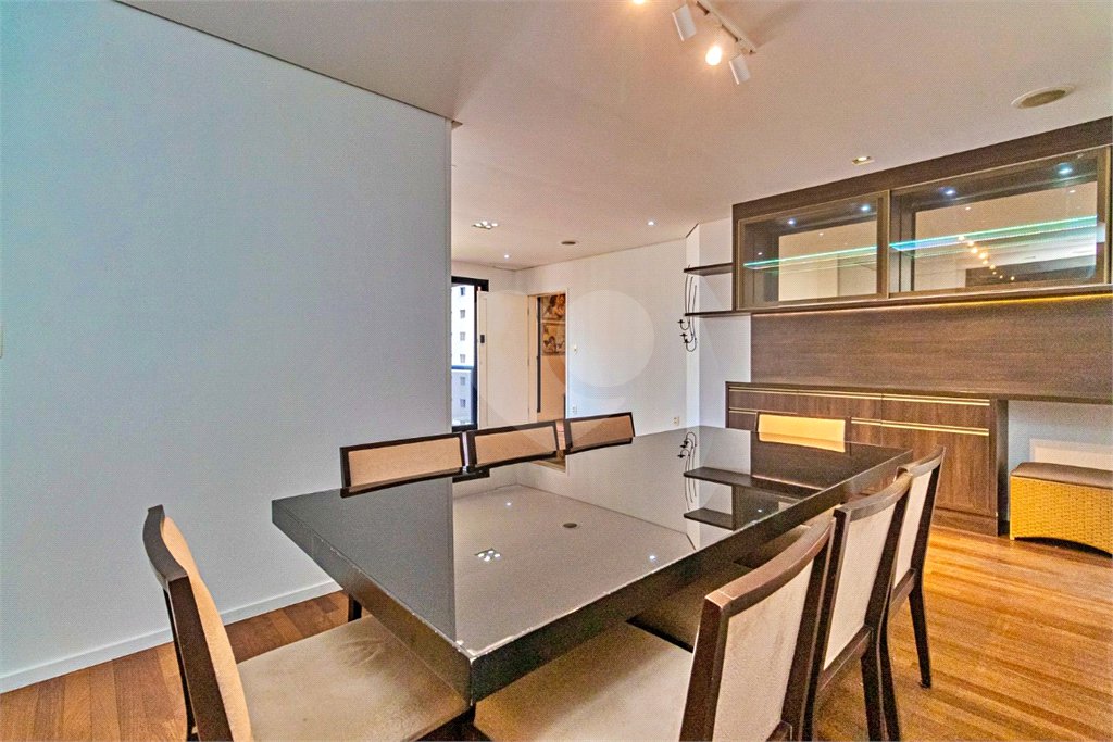 Apartamento à venda com 3 quartos, sendo 1 suíte, em Vila Olímpia, São Paulo, SP