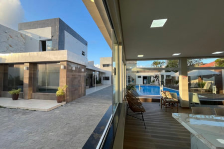 Casa à venda com 8 quartos, sendo 2 suítes, em Flórida, Praia Grande, SP