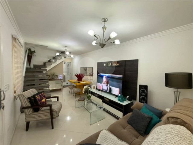 Sobrado à venda com 3 quartos, sendo 1 suíte,  em Tremembé, São Paulo, SP