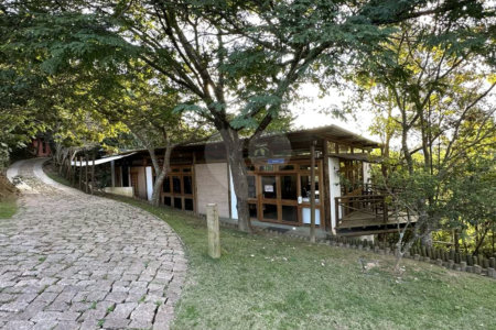 Casa à venda com 4 quartos, sendo 2 suítes,  no condomínio Granja Vianna II, Cotia - SP