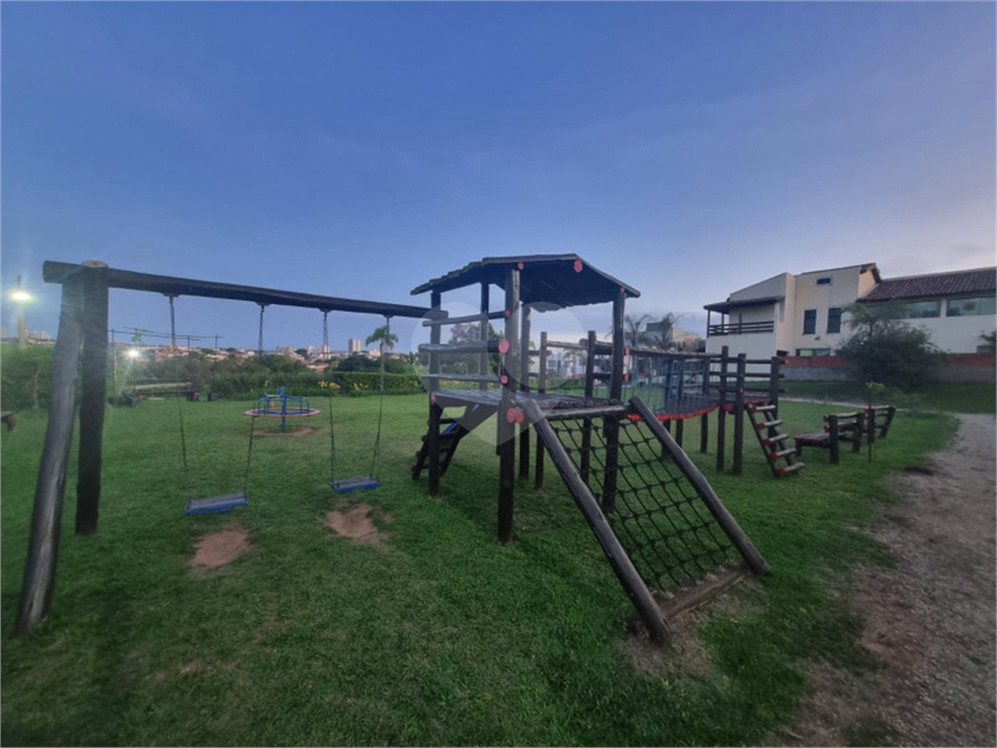 Casa à venda com 3 quartos, sendo 1 suíte,  no condomínio Jd Portugal, Sorocaba - SP