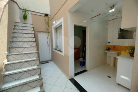 Sobrado à venda com 3 quartos, sendo 1 suíte, em Jardim Pinheiros, São Paulo, SP