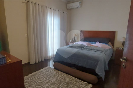 Sobrado à venda com 3 quartos, sendo 1 suíte, em Jardim Santa Rosália, Sorocaba, SP