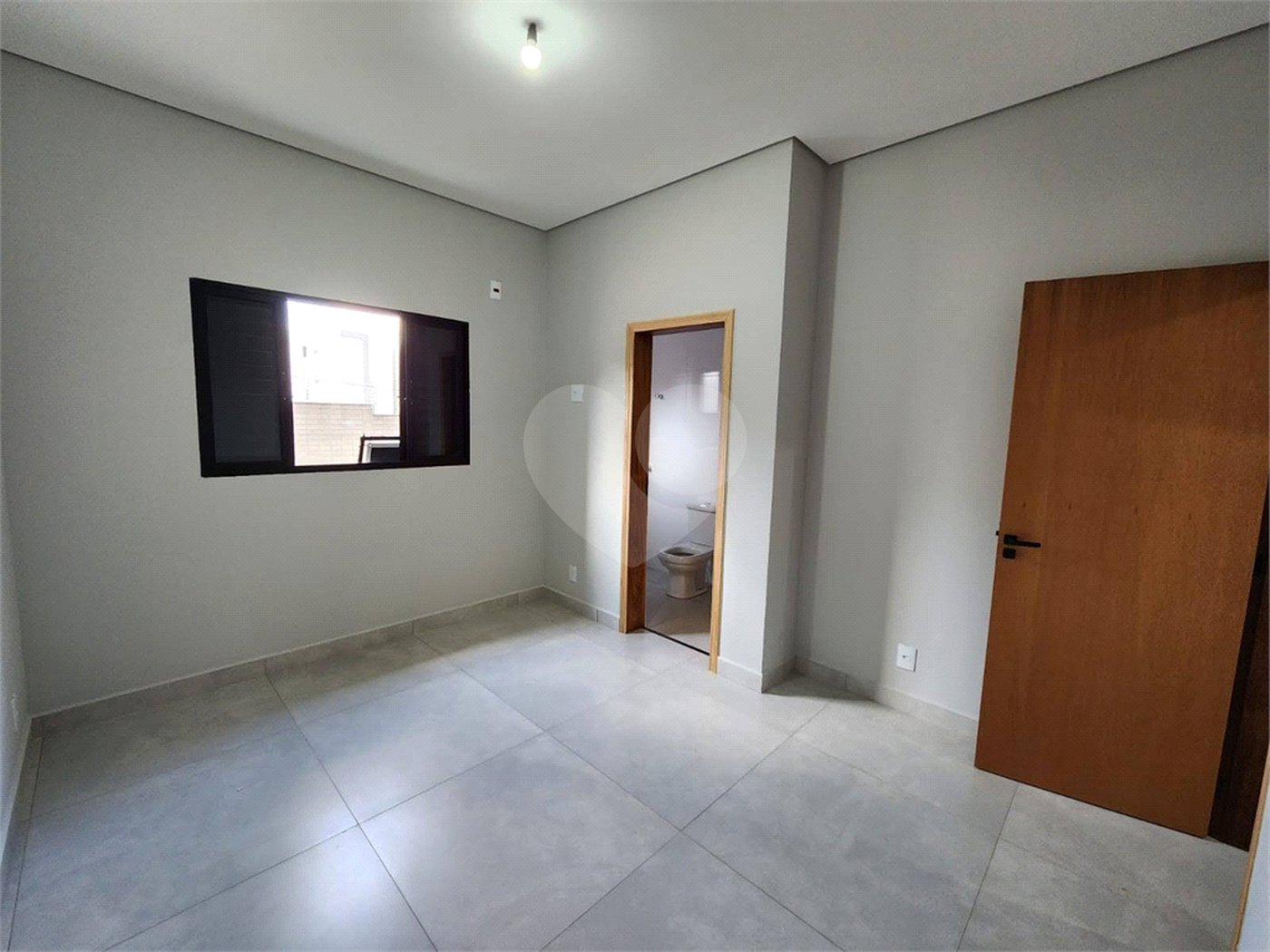 Casa à venda com 3 quartos, sendo 1 suíte, no condomínio Santinon, Sorocaba - SP