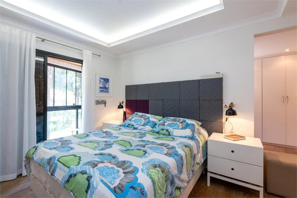 Apartamento à venda com 3 quartos, sendo 1 suíte, em Jardim Morumbi, São Paulo, SP
