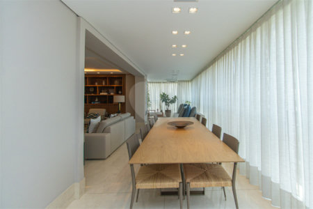 Apartamento à venda com 3 quartos, sendo 2 suítes, em Vila Nova Conceição, São Paulo, SP