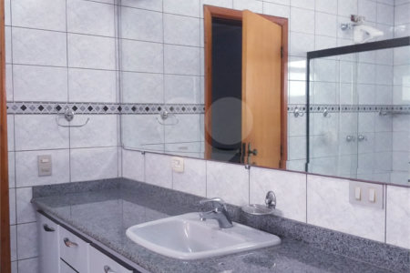 Casa à venda com 4 quartos, sendo 3 suítes, no condomínio Arujá 5, Arujá - SP