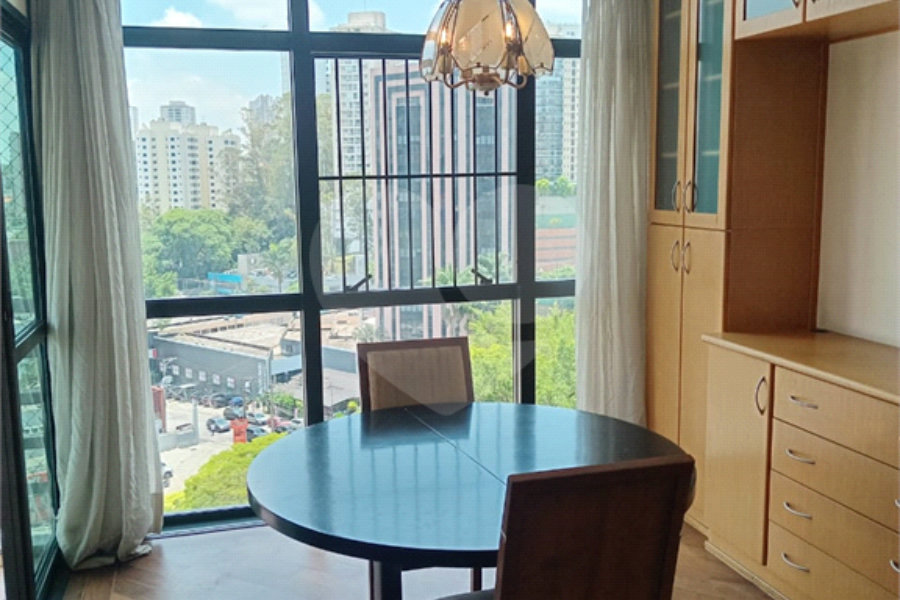 Apartamento à venda com 3 quartos, sendo 1 suíte, em Morumbi, São Paulo, SP