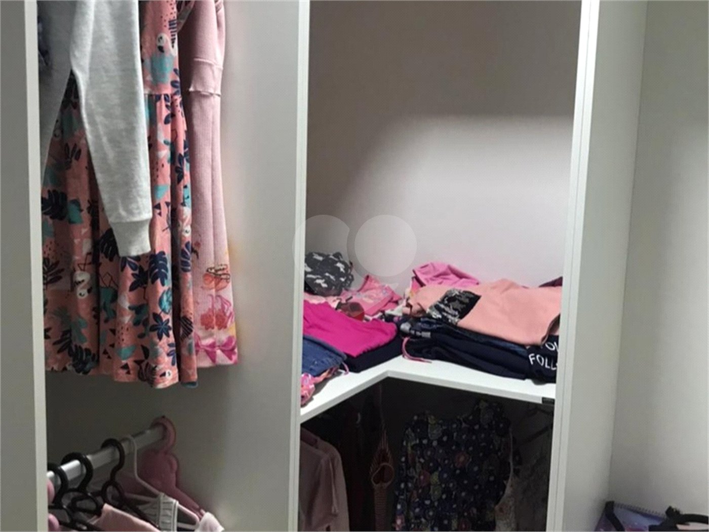 Casa à venda com 2 quartos, sendo 1 suíte, no condomínio Residencial Jardim, Sorocaba - SP