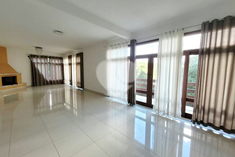 Casa à venda ou para alugar com 7 quartos, sendo 5 suítes, no condomínio Sausalito, Mairiporã - SP