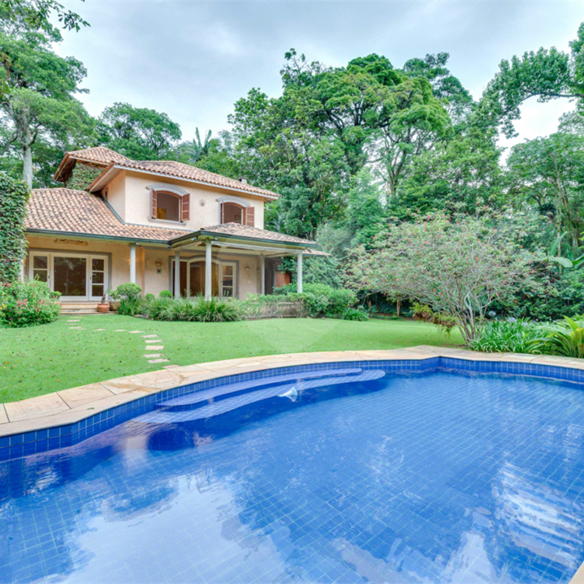 Casa à venda com 4 suítes no condomínio Chácara Flora, São Paulo - SP
