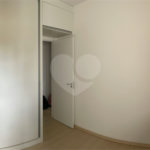 Apartamento no Condomínio Parque dos Manacás.