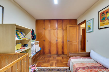 Casa à venda com 4 quartos, sendo 2 suítes, em Jardim Cordeiro, São Paulo, SP