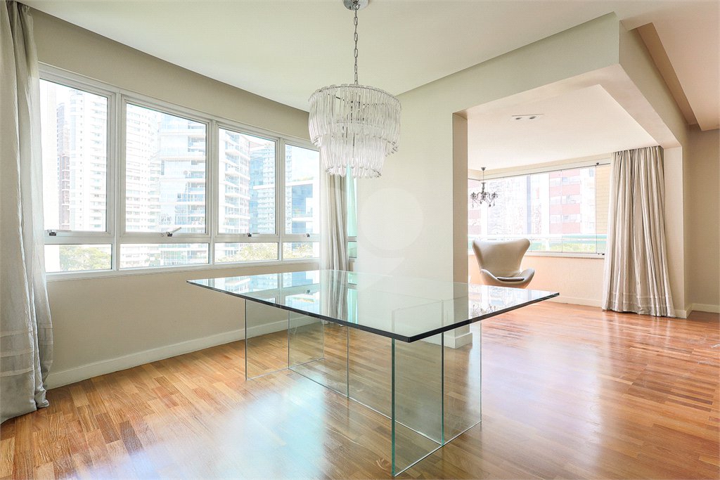 Apartamento à venda com 4 suítes,  em Jardim Paulistano, São Paulo, SP