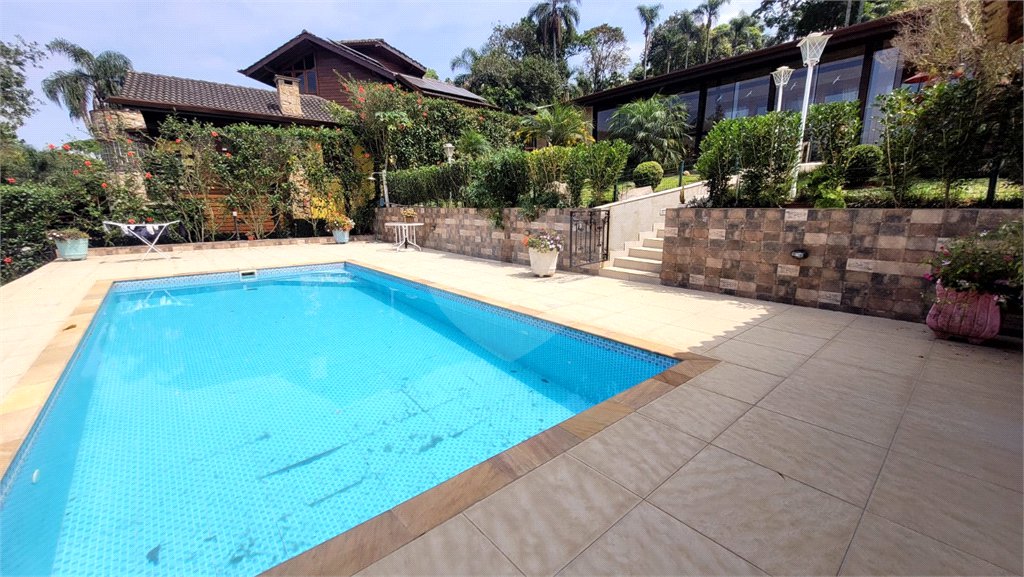 Casa à venda com 3 quartos, sendo 1 suíte, no condomínio Associação Reserva das Hortênsias, Mairiporã - SP