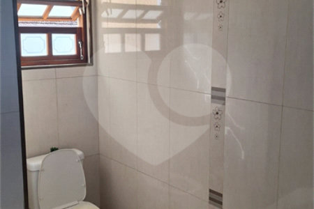 Sobrado para alugar com 4 quartos, sendo 3 suítes, em Vila Nivi, São Paulo, SP