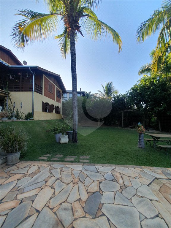 Casa à venda com 4 quartos, sendo 2 suítes,  no condomínio Vinhas da Vista Alegre - Lado Café, Vinhedo - SP