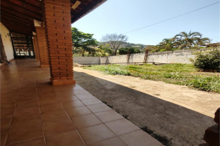 Chácara à venda com 5 quartos, sendo 3 suítes, em Chácaras Fernão Dias, Atibaia, SP