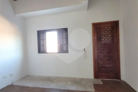 Sobrado à venda com 3 quartos, sendo 1 suíte,  em Jardim Ana Rosa, Suzano, SP