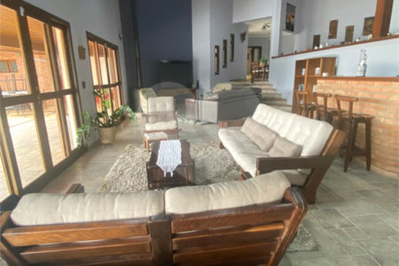 Casa à venda com 4 suítes no condomínio Vale da Santa Fé, Vinhedo - SP