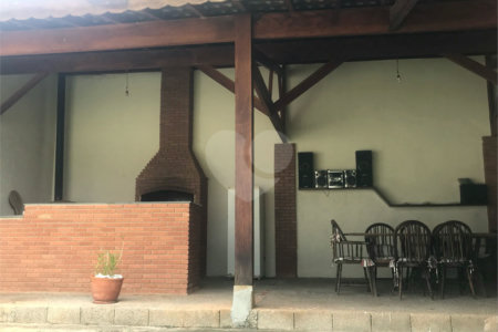 Casa à venda com 5 quartos, sendo 2 suítes,  em Jardim Maristela, Atibaia, SP