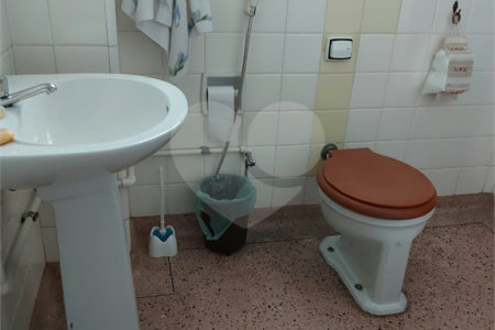 Sobrado à venda com 4 quartos, sendo 2 suítes, em Santo Amaro, São Paulo, SP