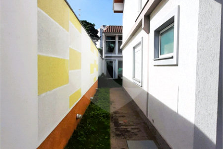 Casa à venda com 4 quartos, sendo 2 suítes, em Jardim Prudência, São Paulo, SP