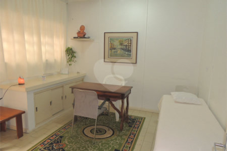 Sobrado à venda com 3 quartos, sendo 1 suíte, em Indianópolis, São Paulo, SP