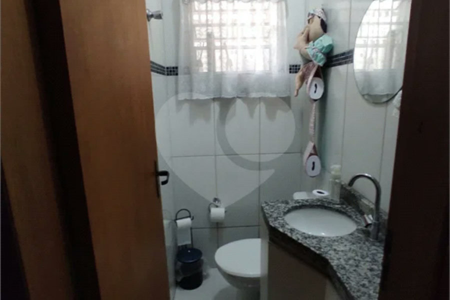Sobrado à venda com 3 quartos, sendo 1 suíte, em Parada Inglesa, São Paulo, SP