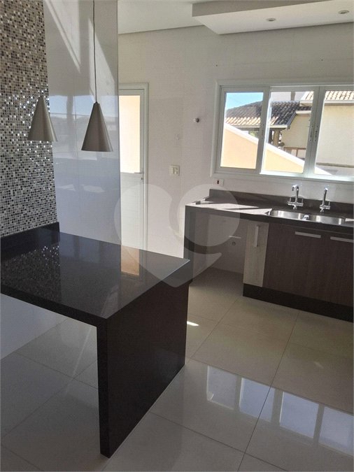 Casa à venda com 3 suítes no condomínio Portal do Jequitibá, Valinhos - SP