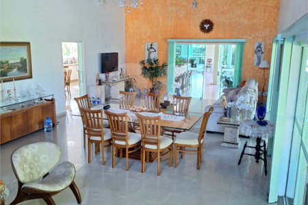 Casa à venda com 4 suítes no condomínio Bougainville, Peruíbe - SP