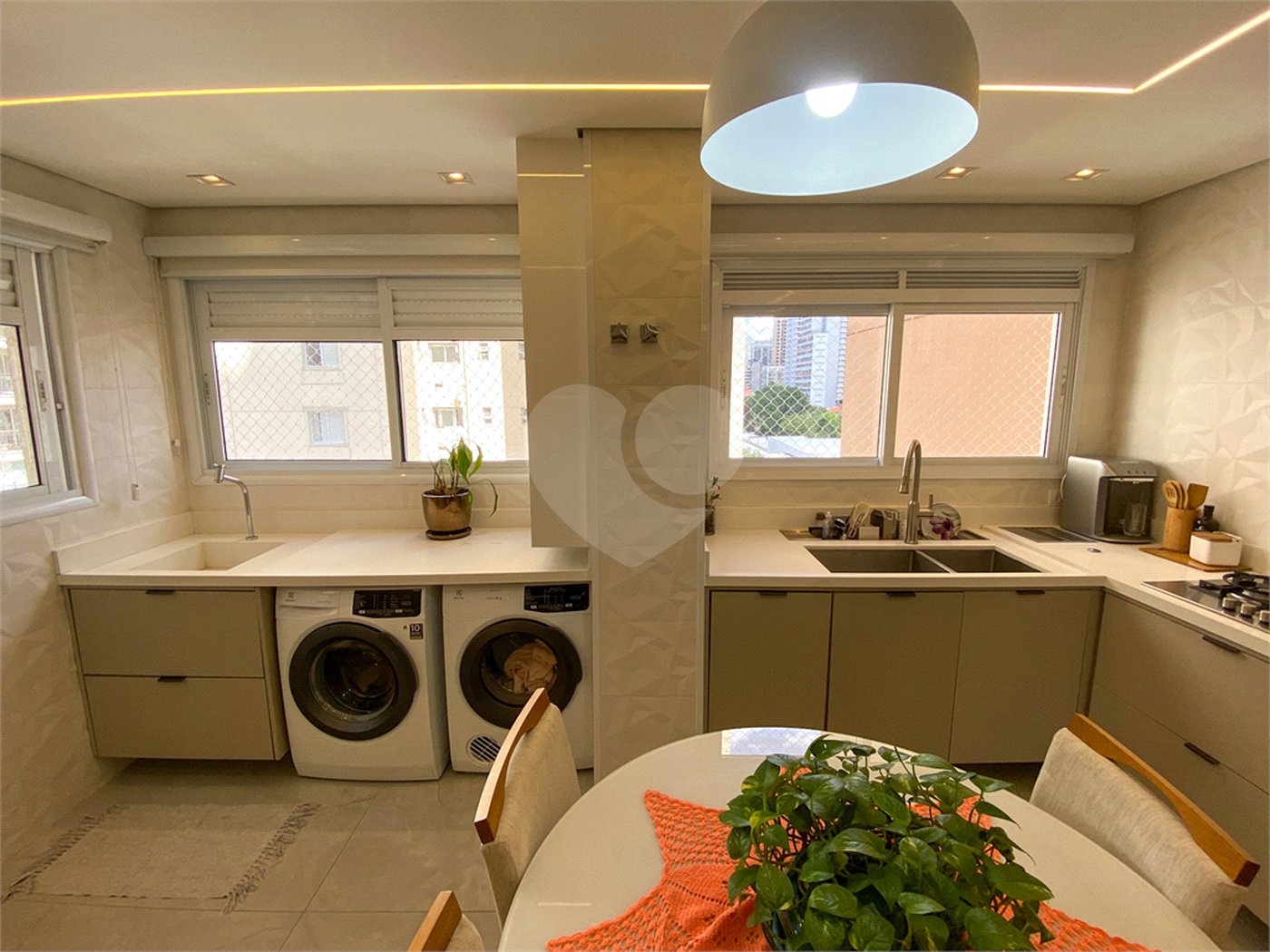 Apartamento à venda com 3 suítes em Vila Pompéia, São Paulo, SP