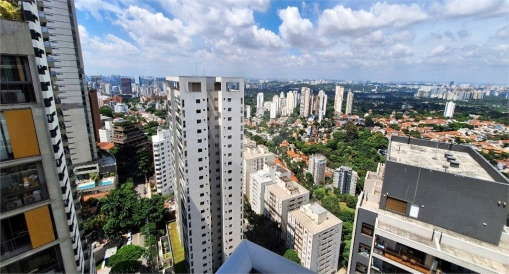 Apartamento à venda com 3 suítes em Sumarezinho, São Paulo, SP